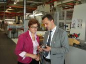 <p>Dr. Inge Gräßle mit Produktionsleiter Christoph Taxis bei der Röhm GmbH Sontheim am 17. Juli 2012</p>